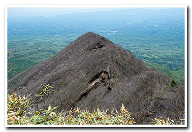 南月山