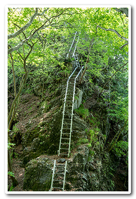 石裂山